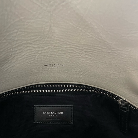 Saint Laurent Medium Lou Leather puffer bag color is the off-white - Picture 3 of 7
